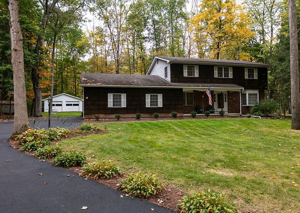 1st image of 35 Woodland Dr