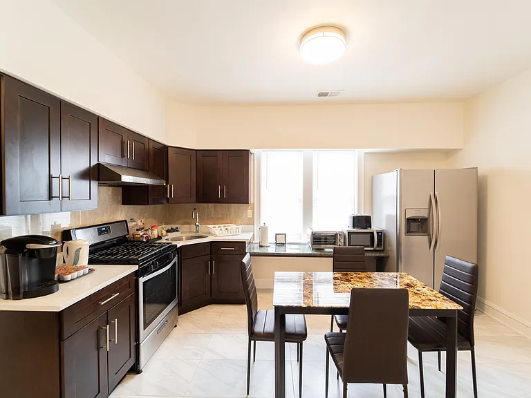3328 S Lituanica Ave — Photo 14