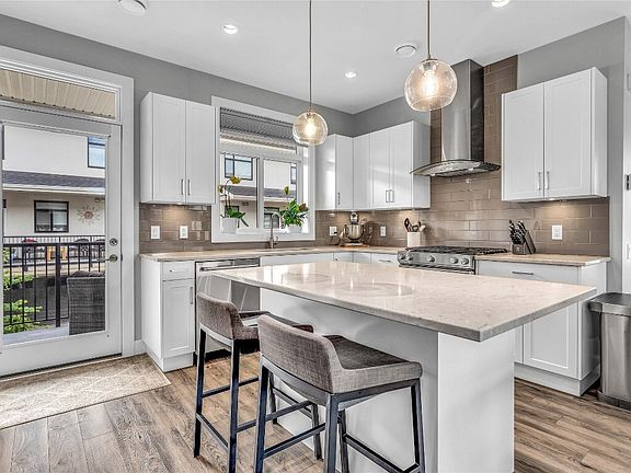 3rd image of 1102 Cameron Ave #9