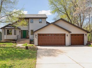 999 Kohlman Ln, Saint Paul, MN 55109