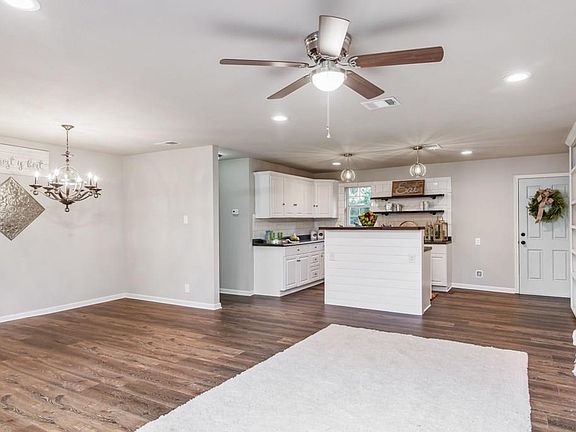 3rd image of 2408 Cales Dr