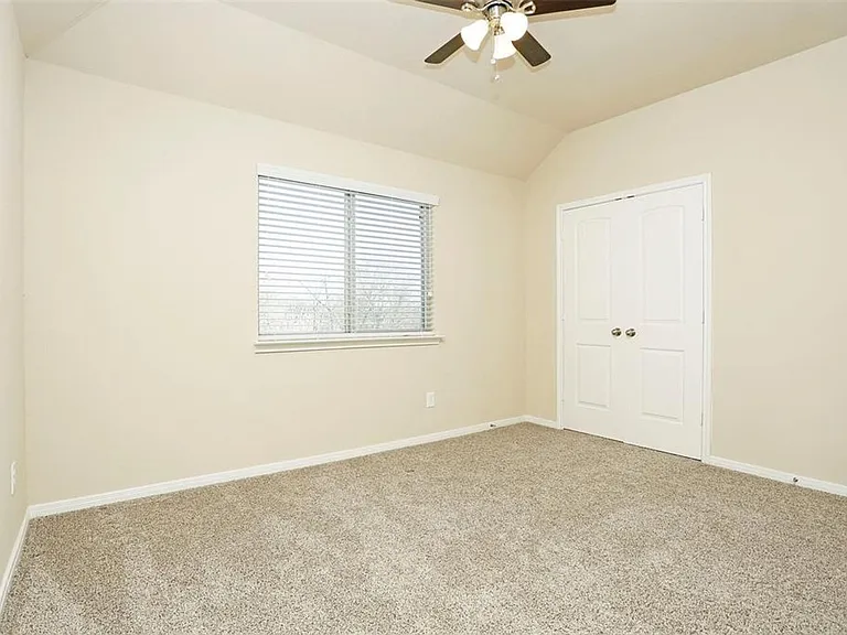 9702 Massanutten Ln — Photo 15