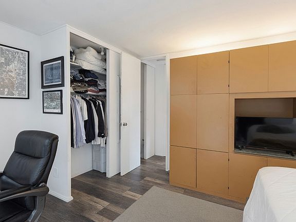 2nd image of 2402 N Lakeview Ave #614-615