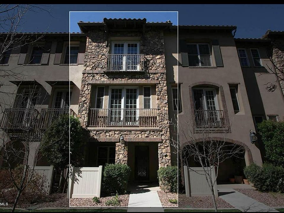 Front of townhome