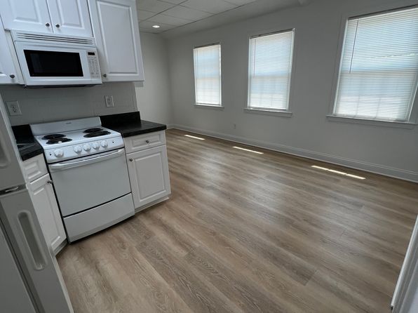 24 Center St #24