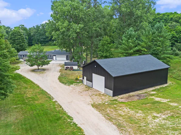 8861 S Big Buck Ln, Newaygo, MI 49337