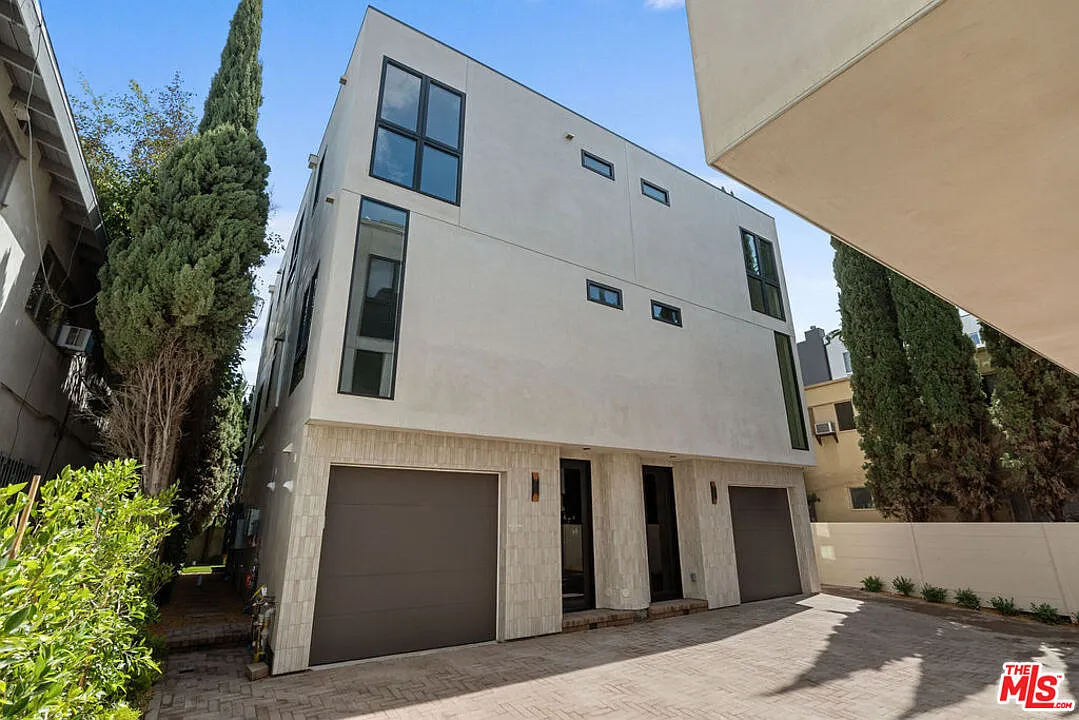 3 bed, 3.5 bath, 2035 sqft, $10,000 — Photo 3