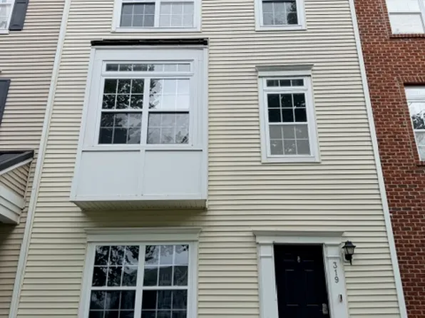 319 S Parkway Dr, Middletown, DE 19709