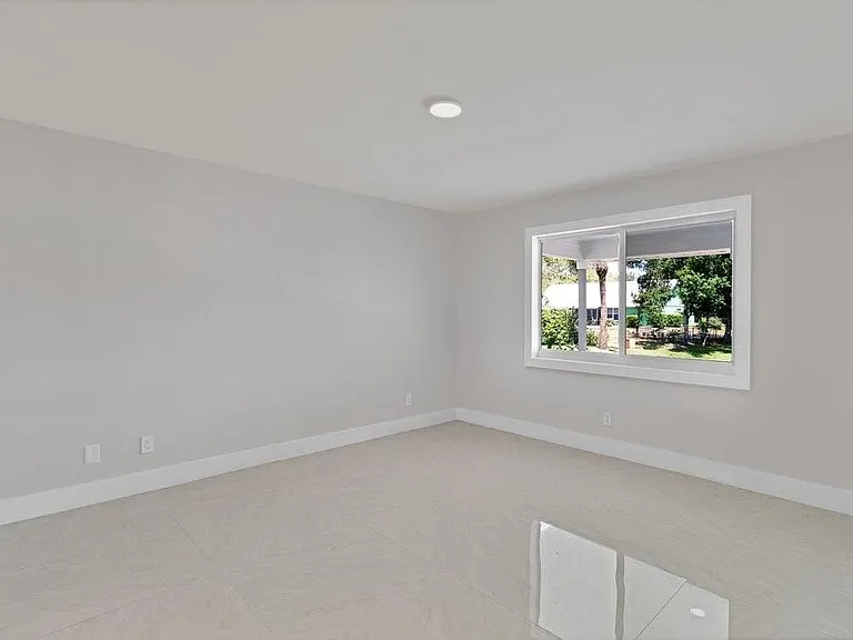 5760 36th Ln — Photo 7