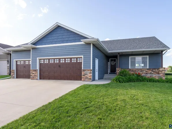 2612 E Palmer St, Brandon, SD 57005