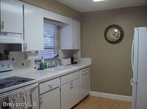 4th image of 250 Lauren Ct E