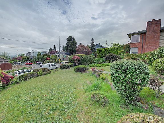 3rd image of 4045 29th Avenue W