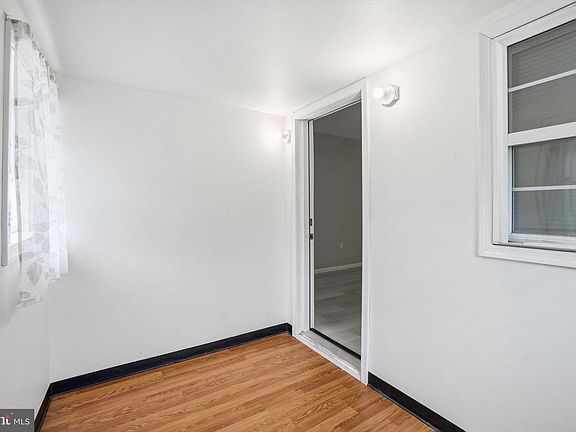 2nd image of 738 Edison St