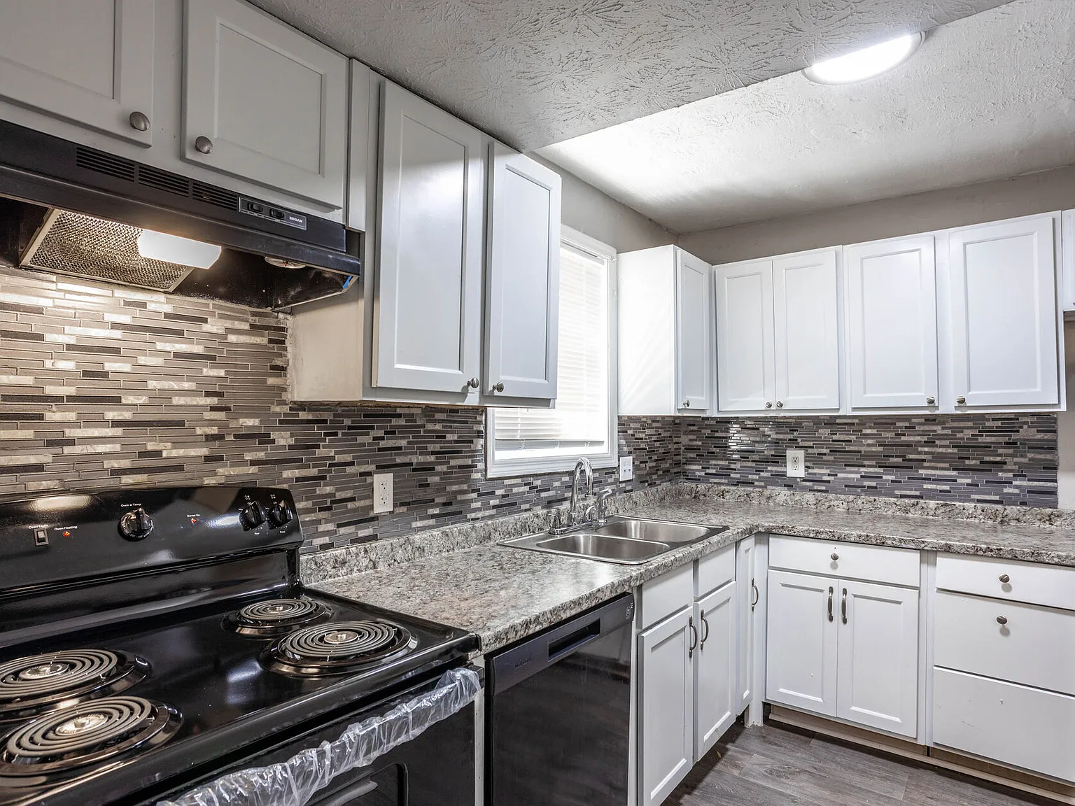 Avondale Townhomes — Photo 2