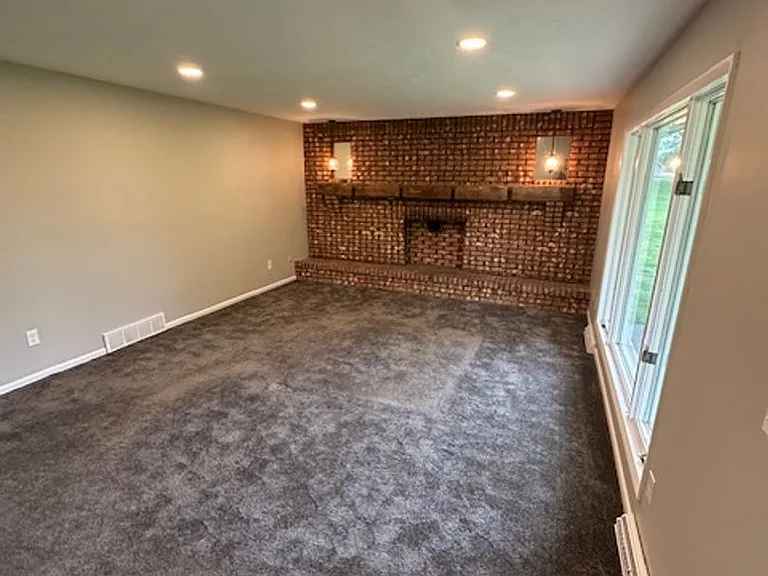 2731 Greenhouse St NW — Photo 3
