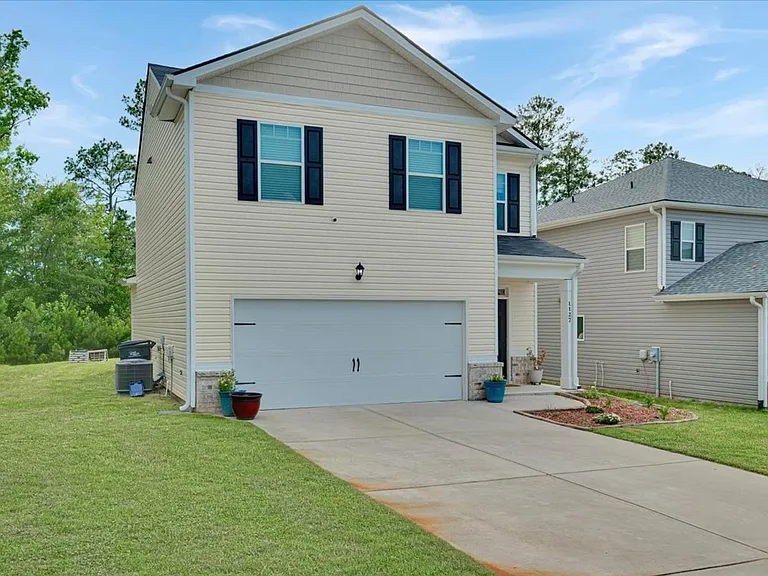 1127 Sims Dr — Photo 3