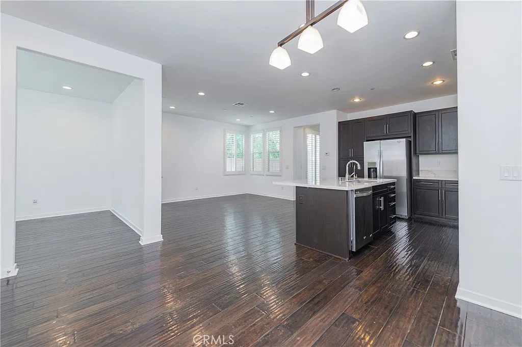 3 bed, 2.5 bath, 1749 sqft, $4,450 — Photo 3