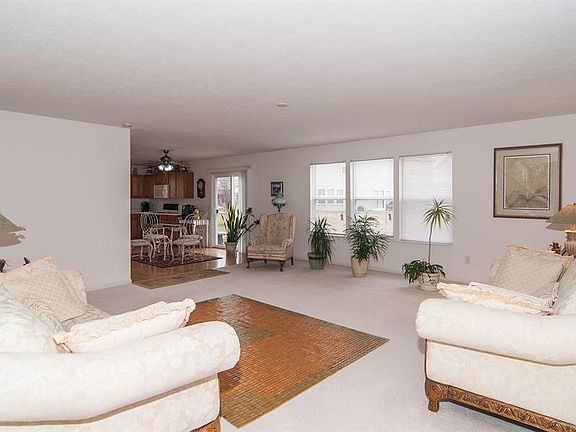 4th image of 19148 Pierson Ct