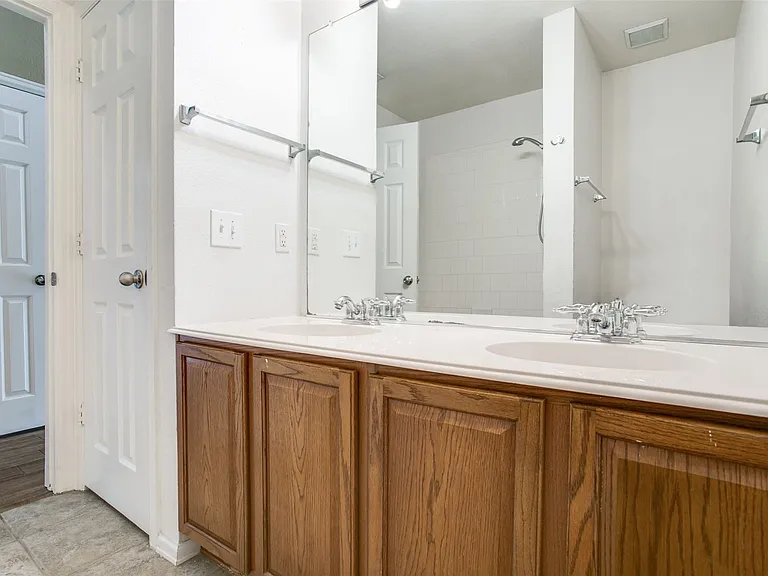 7800 Harvest Hill Rd — Photo 15