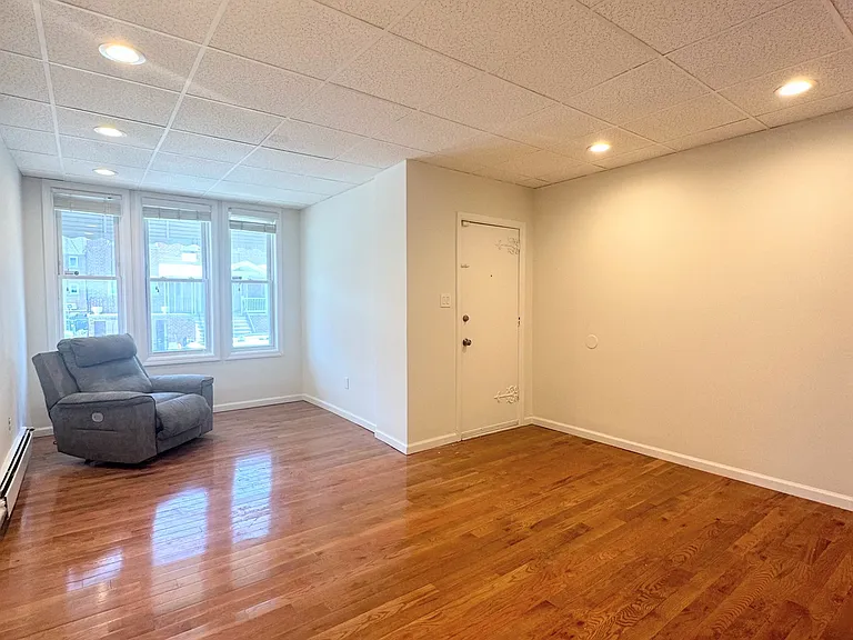 1012 Van Nest Ave #1 — Photo 12