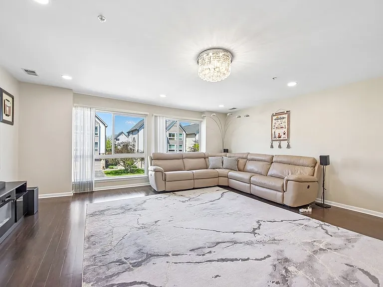 673 Fountainview Dr #673 — Photo 4