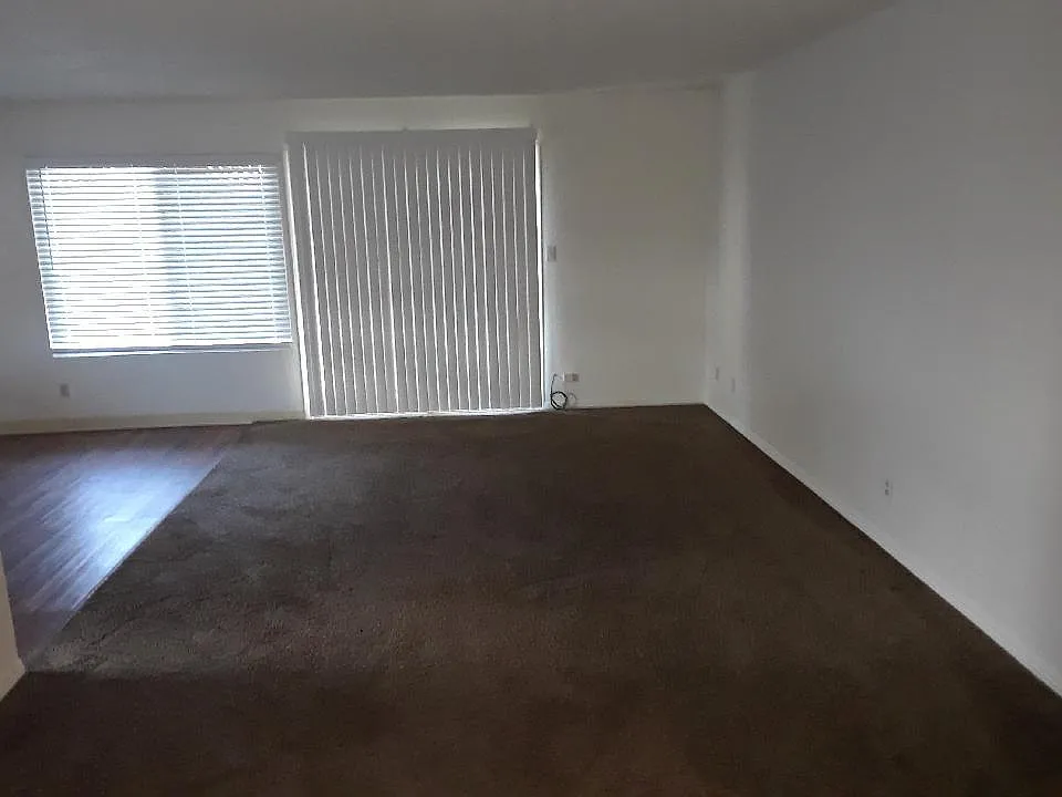 Building Photo - 643 Russell Ave #6
