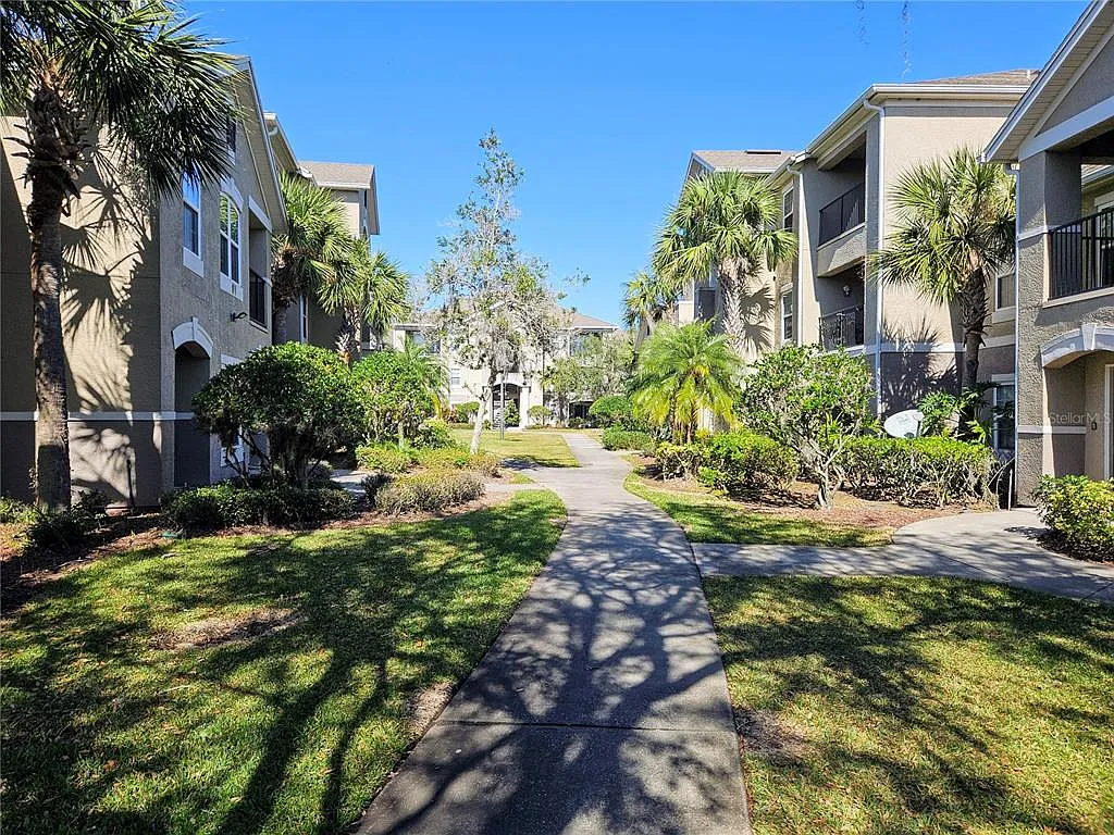 3 bed, 2.0 bath, 1423 sqft, $2,000 — Photo 4