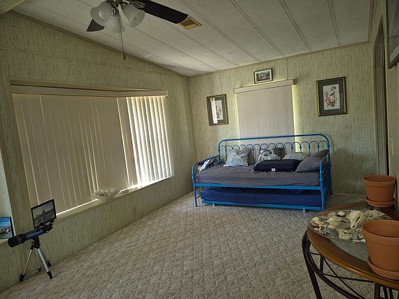 3rd image of 904 Red Bud Rd