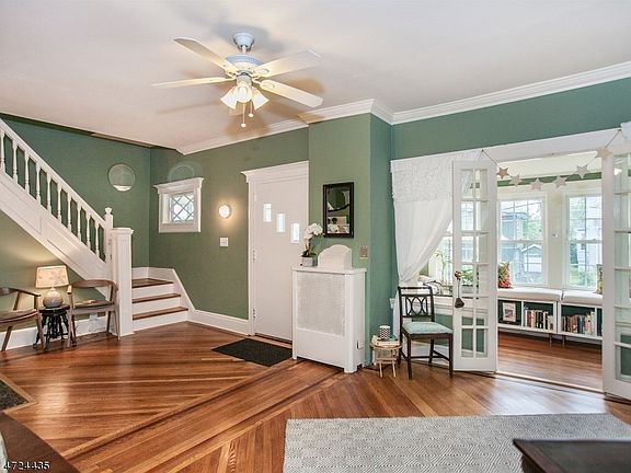 4th image of 27 Lawrence Ave