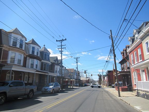 4th image of 1122 E Lehman St
