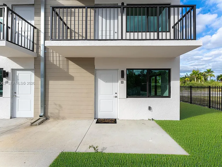 155 NW 160th St #Townhouse 2 — Photo 2