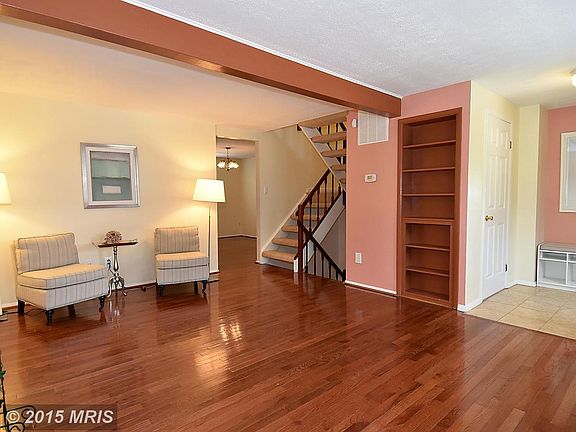 Spacious living room