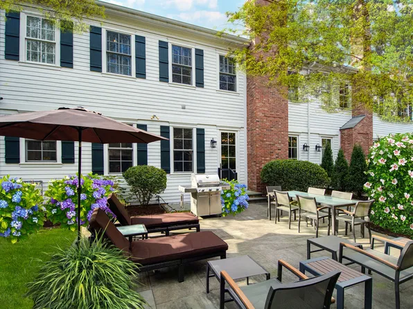 50 David Whites Ln #C2, Southampton, NY 11968