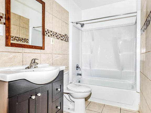 3rd image of 295 Marion St #10