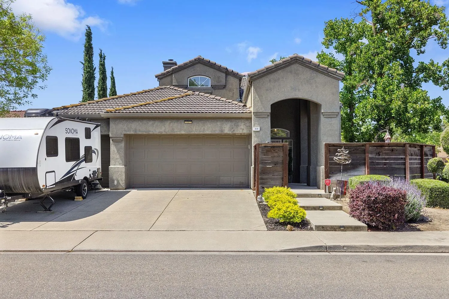 310 Shalako Dr photo 1