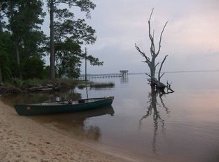 1750 Sunset Point Rd, Vernon, FL 32462