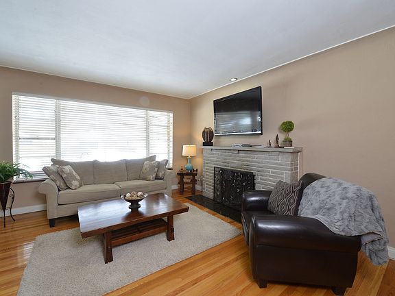 2nd image of 5914 Crane Cir