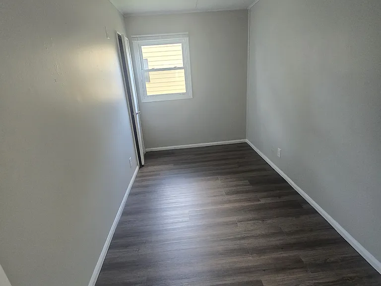 203 Crystal Lake Dr — Photo 4
