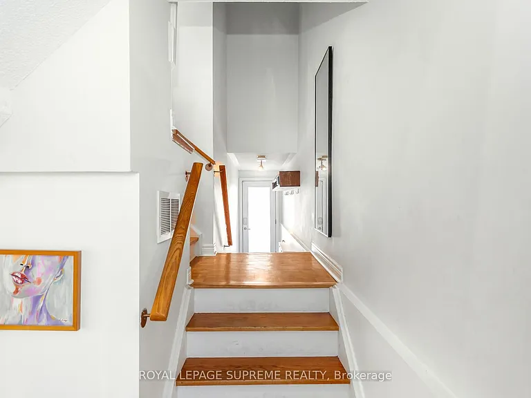 16 Lightbourn Ave — Photo 5