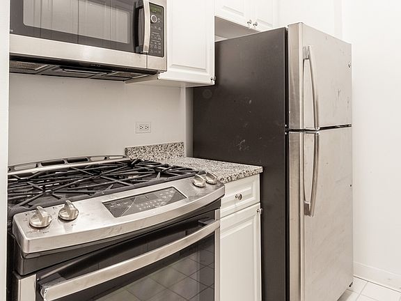 4th image of 99 Battery Pl APT 6R