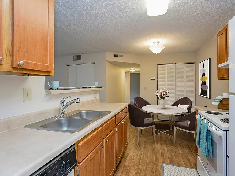 Waterview Apartments — Photo 24