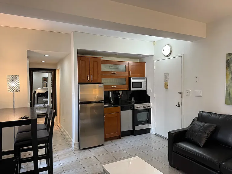 150 W 51st St #1114 — Photo 5
