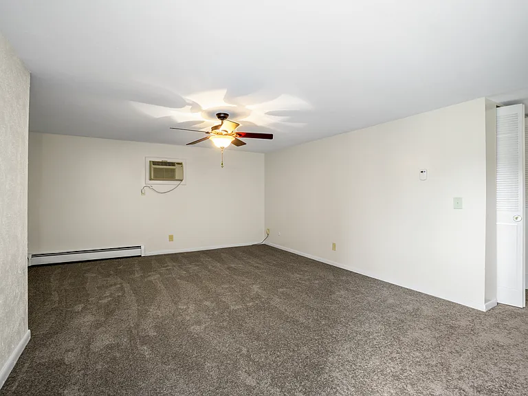 Clay Court Apartments — Photo 43
