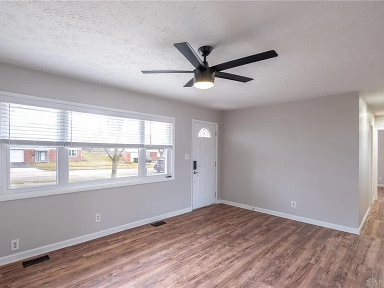 2833 Nacoma Pl — Photo 2
