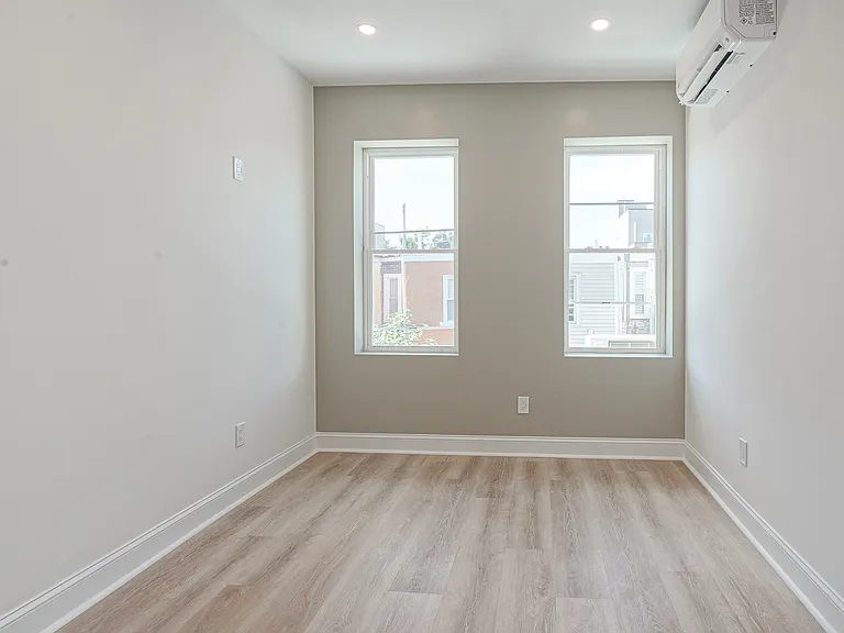 2028 Moore St #2 — Photo 6