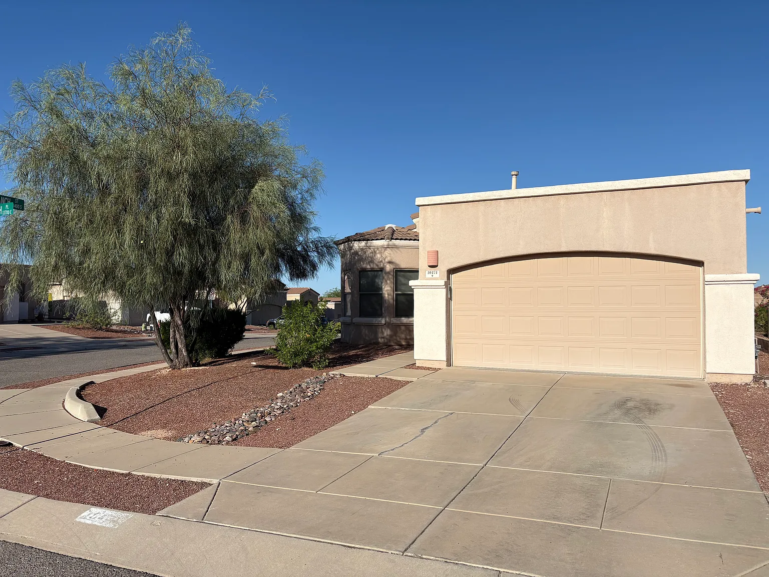 3 bed, 1713 sqft, $1,900 — Photo 2