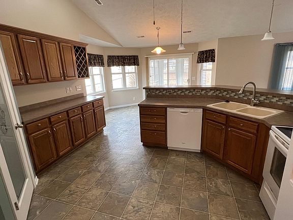 4th image of 6822 Laurent Cir