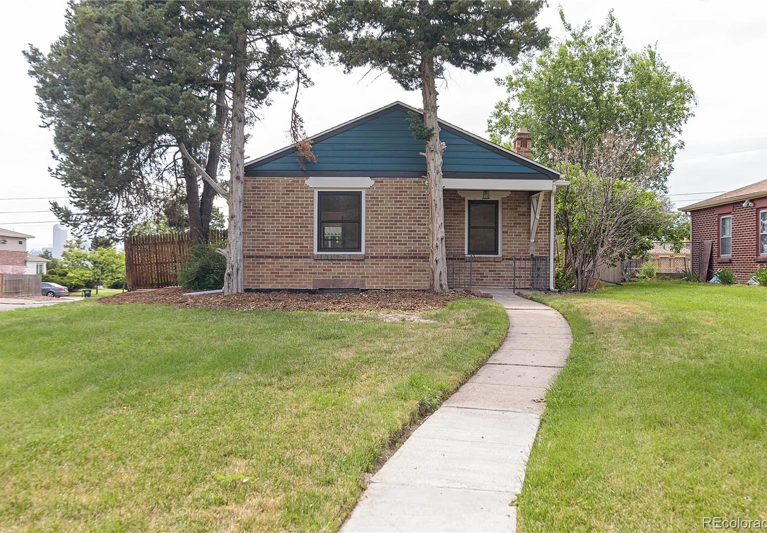 2 bed, 2.0 bath, 861 sqft, $2,400 — Photo 1