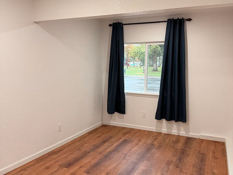 200sf bedroom with private entrance