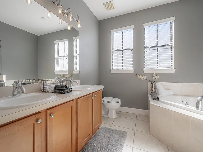 111 S Packwood Ave #C — Photo 10